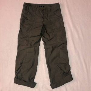 Gap Army Green Cropped low waisted cargo pants